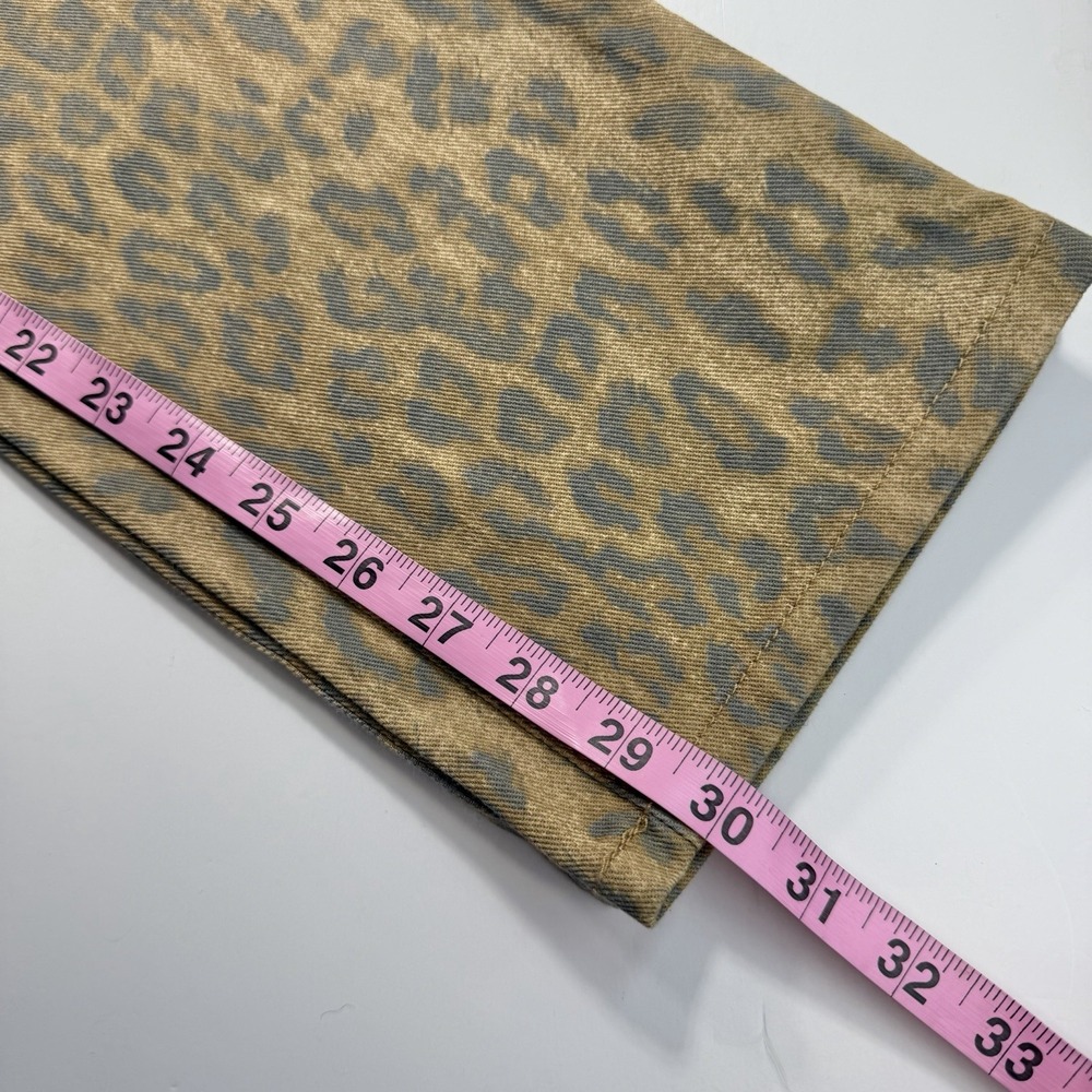 CHAPS Women's NWT Slimming Fit Straight Leg Cheetah Print Jeans 10 Denim Animal - Picture 8 of 11